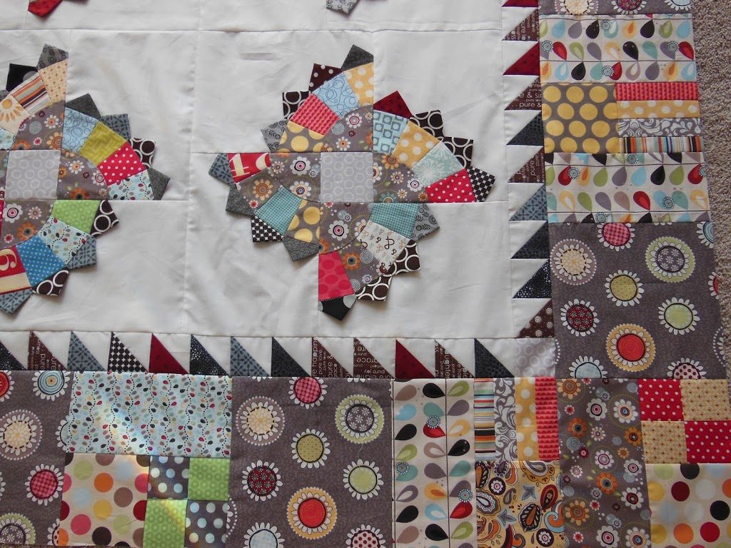 half square triangles on a quilt, how to sew triangles, border on quilt