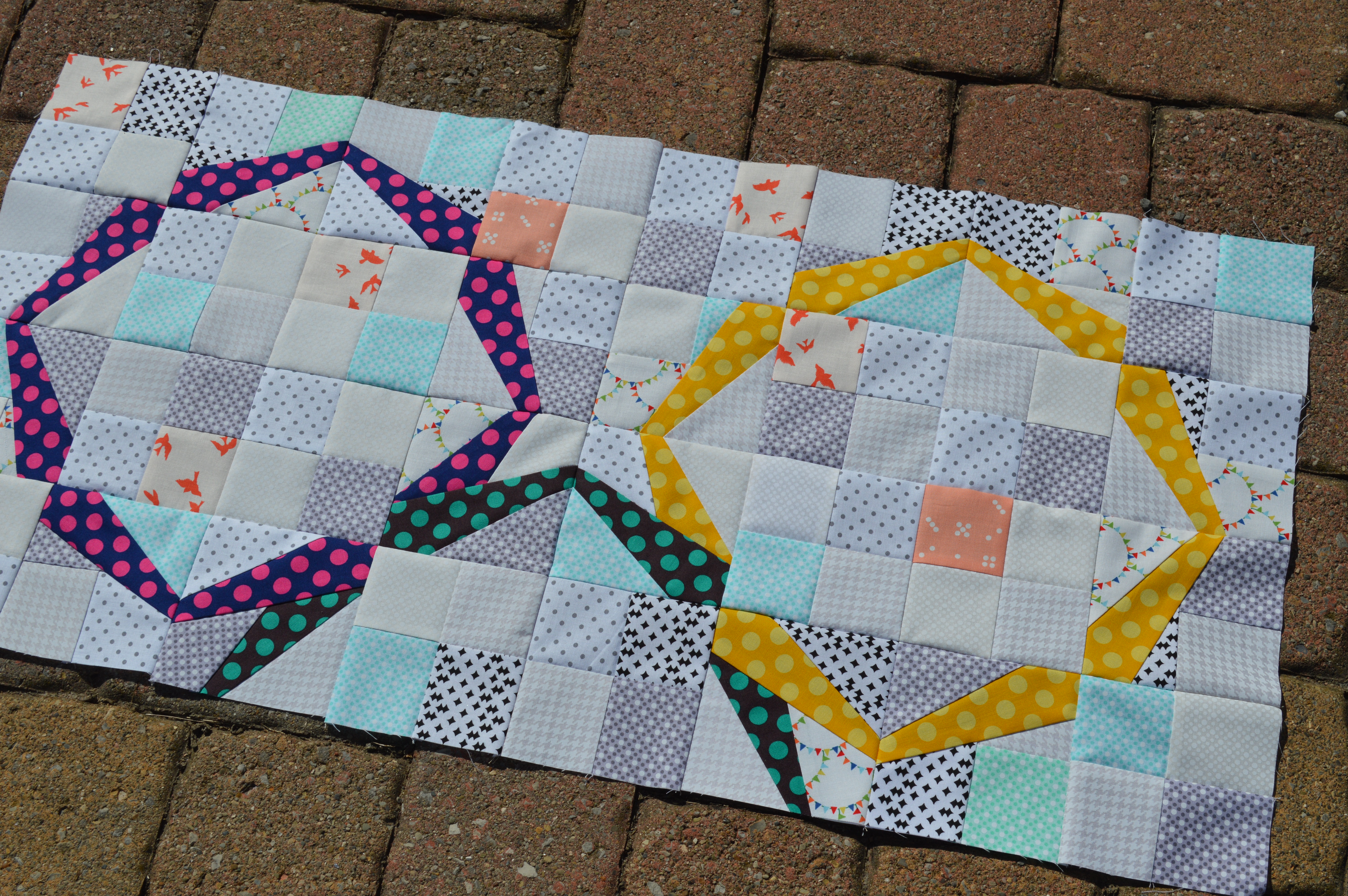 Hula Girl modern ring quilt, paper piecing patchwork, modern low volume quilt