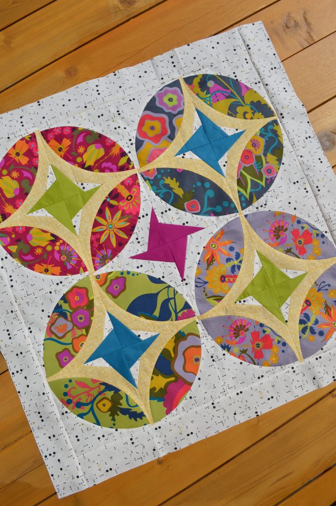 Eclipse quilt pattern, mini quilt table topper wallhanging, patchwork with stars and curved piecing