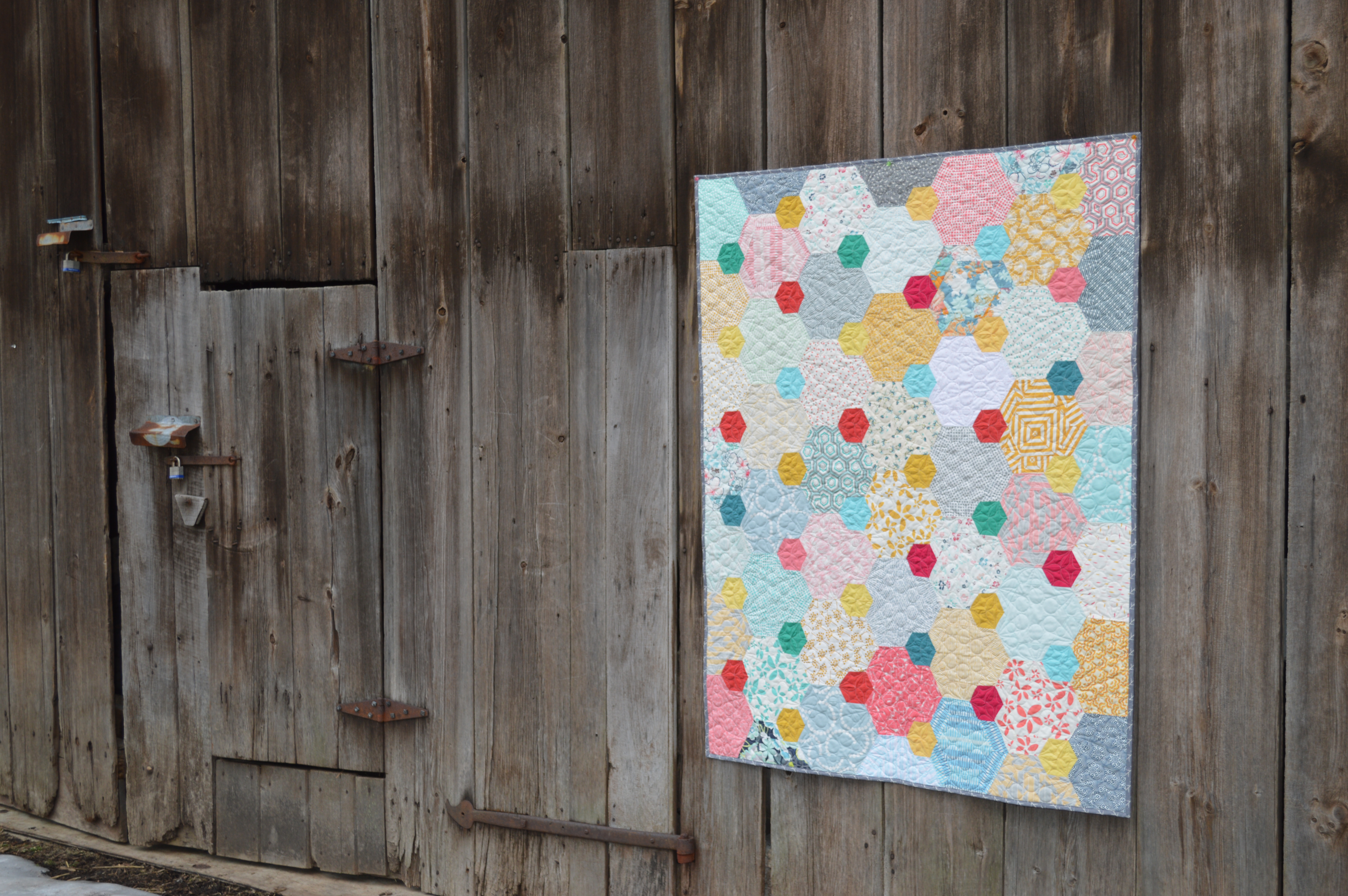 Pops hexagon patchwork quilt by Sharon McConnell, featured in Quilt Now Magazine
