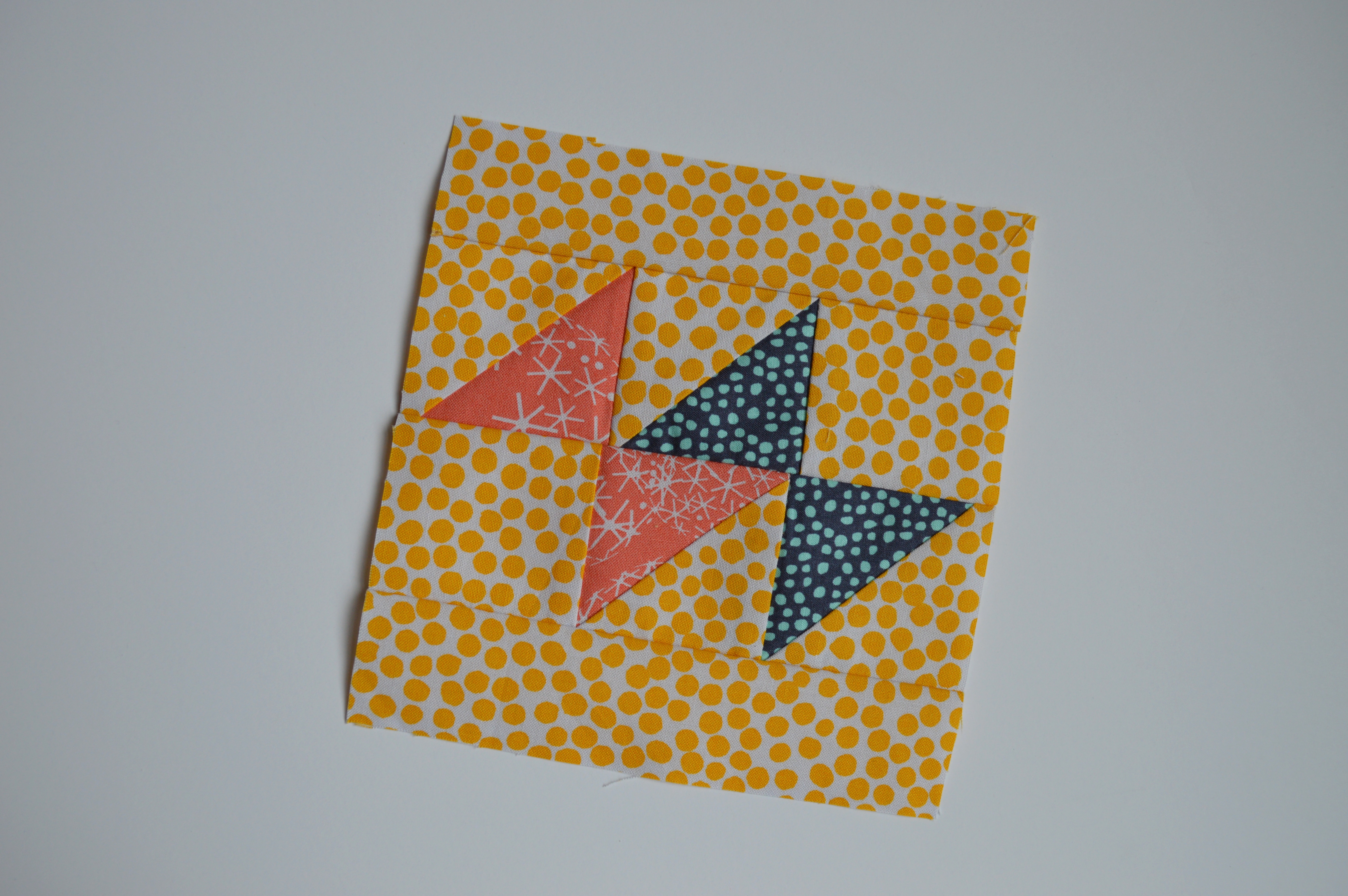 how to make super simple modern sampler quilt blocks with triangles, tutorial