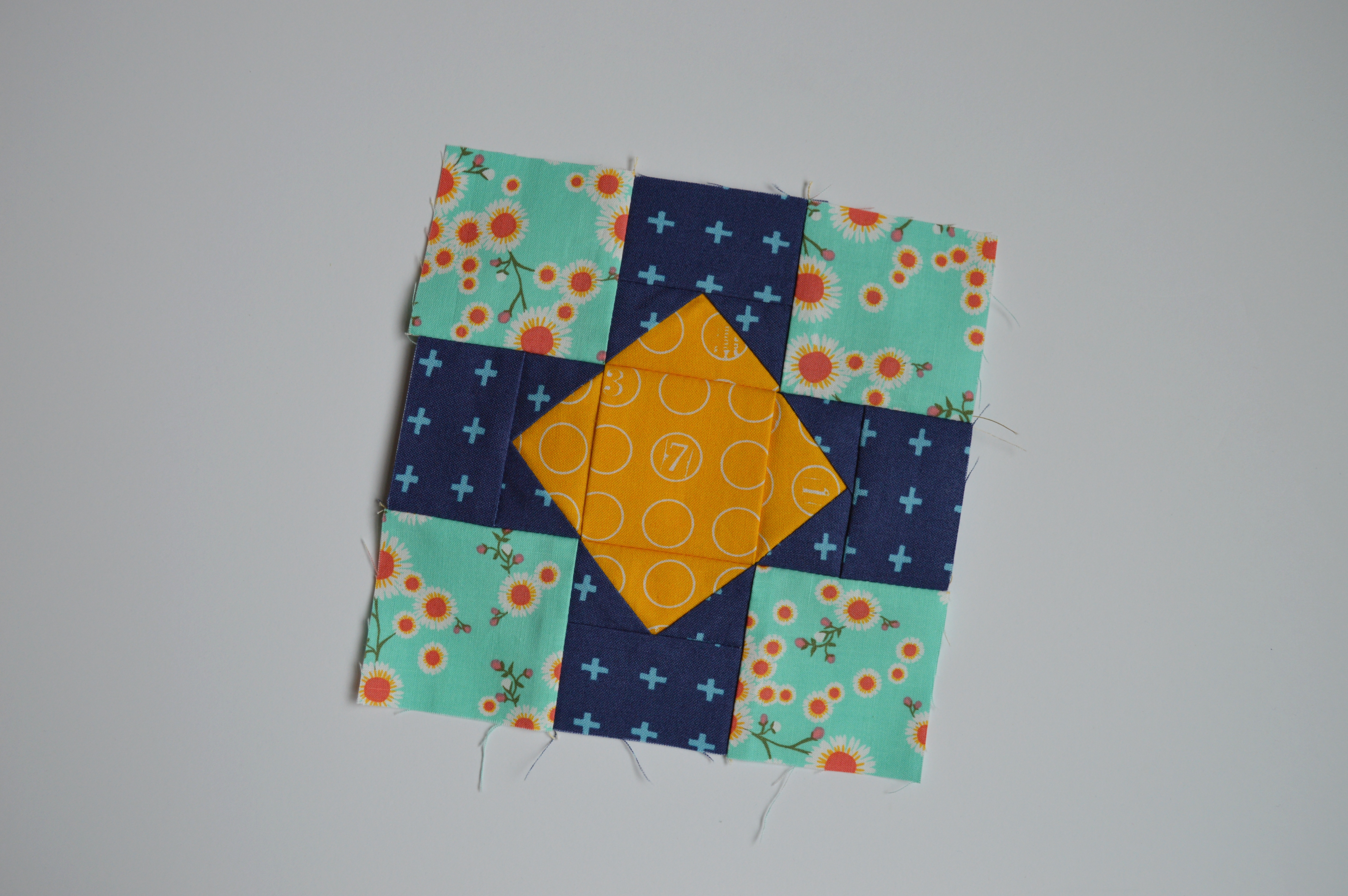 how to make a simple modern sampler quilt block