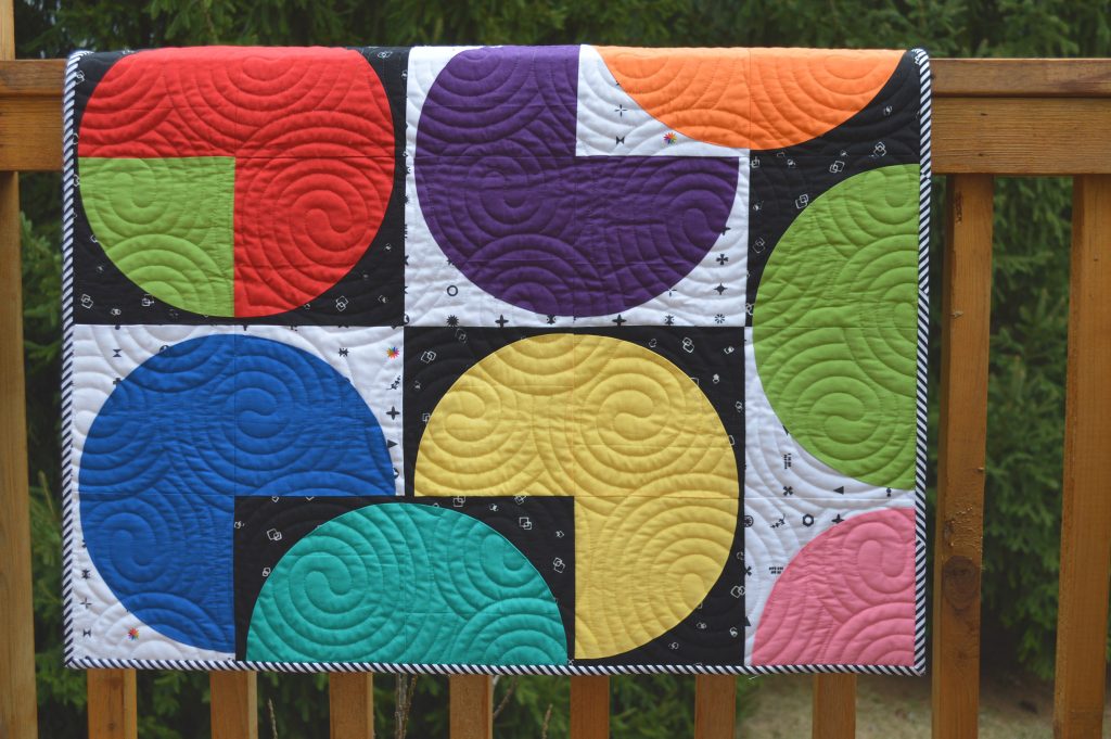 Classic Curve quilt with drunkards path curved piecing quilt with fabric by Hoffman Fabrics indah batiks