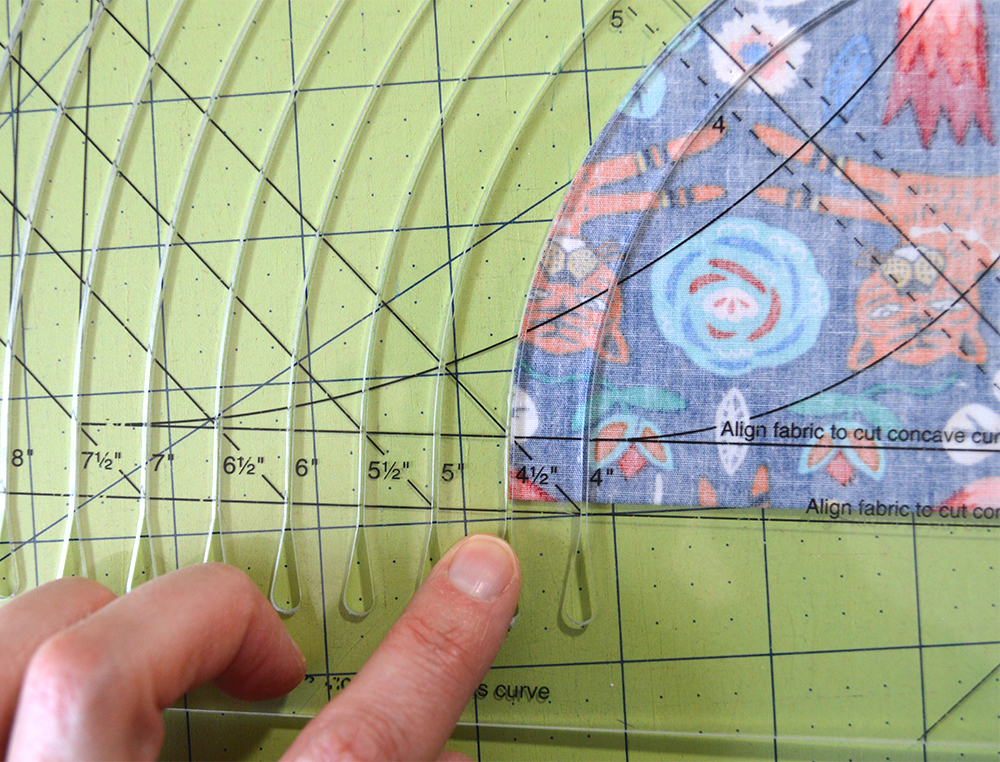 Sewing a full set in circle quilt block with Classic Curves Ruler, colorgirlquiltsblog.com