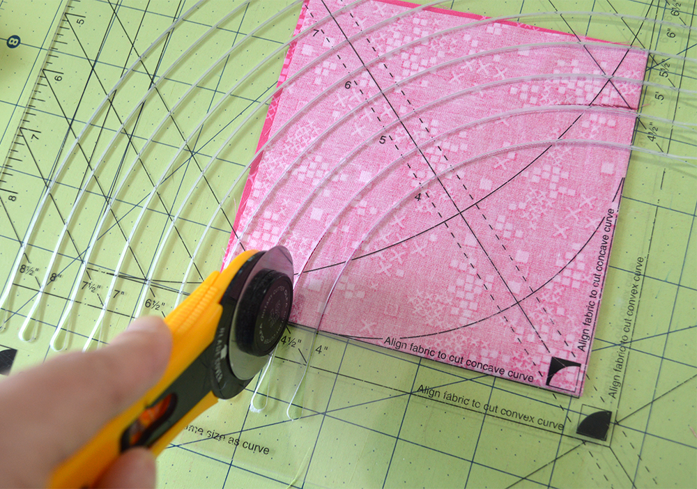 Sewing a full set in circle quilt block with Classic Curves Ruler, colorgirlquiltsblog.com