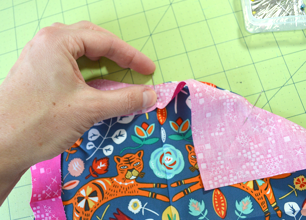 Sewing a full set in circle quilt block with Classic Curves Ruler, colorgirlquiltsblog.com