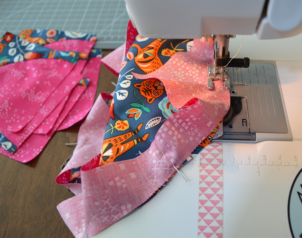 Sewing a full set in circle quilt block with Classic Curves Ruler, colorgirlquiltsblog.com
