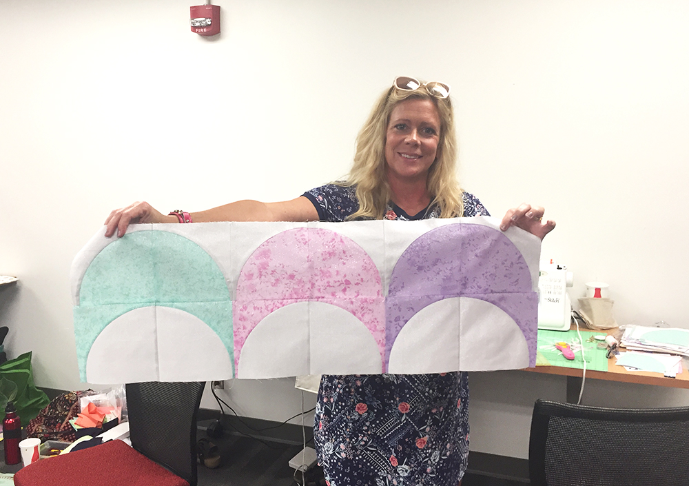 Quilting workshop with color Girl Quilts, Sharon McConnell, learning curved piecing