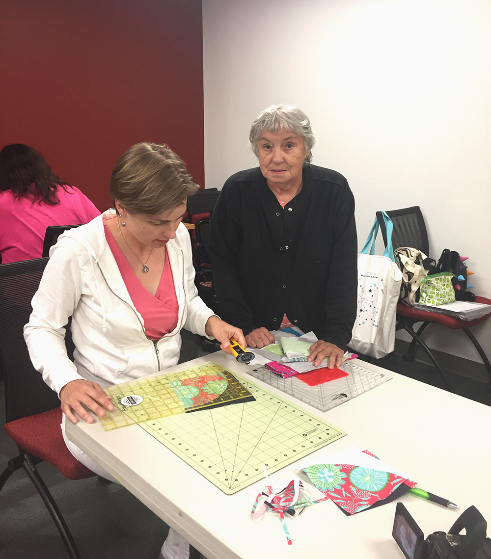 Quilting workshop with color Girl Quilts, Sharon McConnell, learning curved piecing