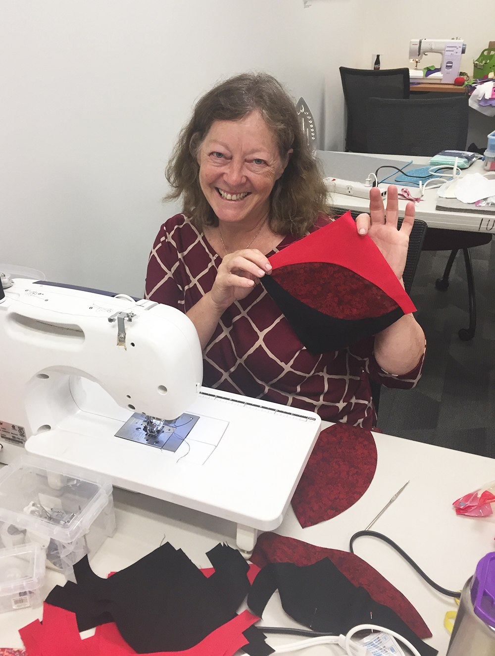 Quilting workshop with color Girl Quilts, Sharon McConnell, learning curved piecing