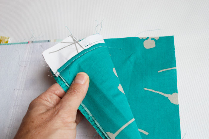 how to sew a zipper pouch by Color Girl Quilts