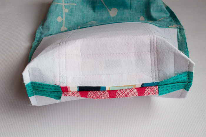 how to sew a zipper pouch by Color Girl Quilts