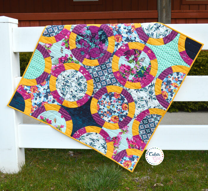Black Jack curved piecing circle quilt by Color girl Quilts